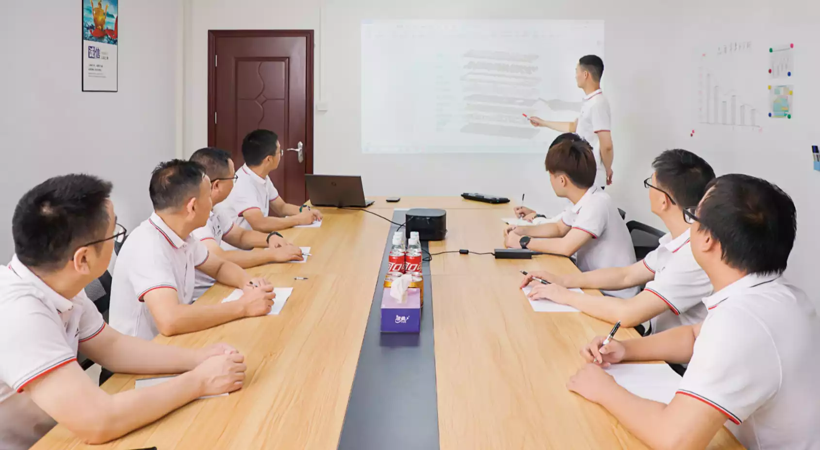 Zhuhai Hengcang commercial keyboard R&D—circuit board iteration for multi-device compatibility